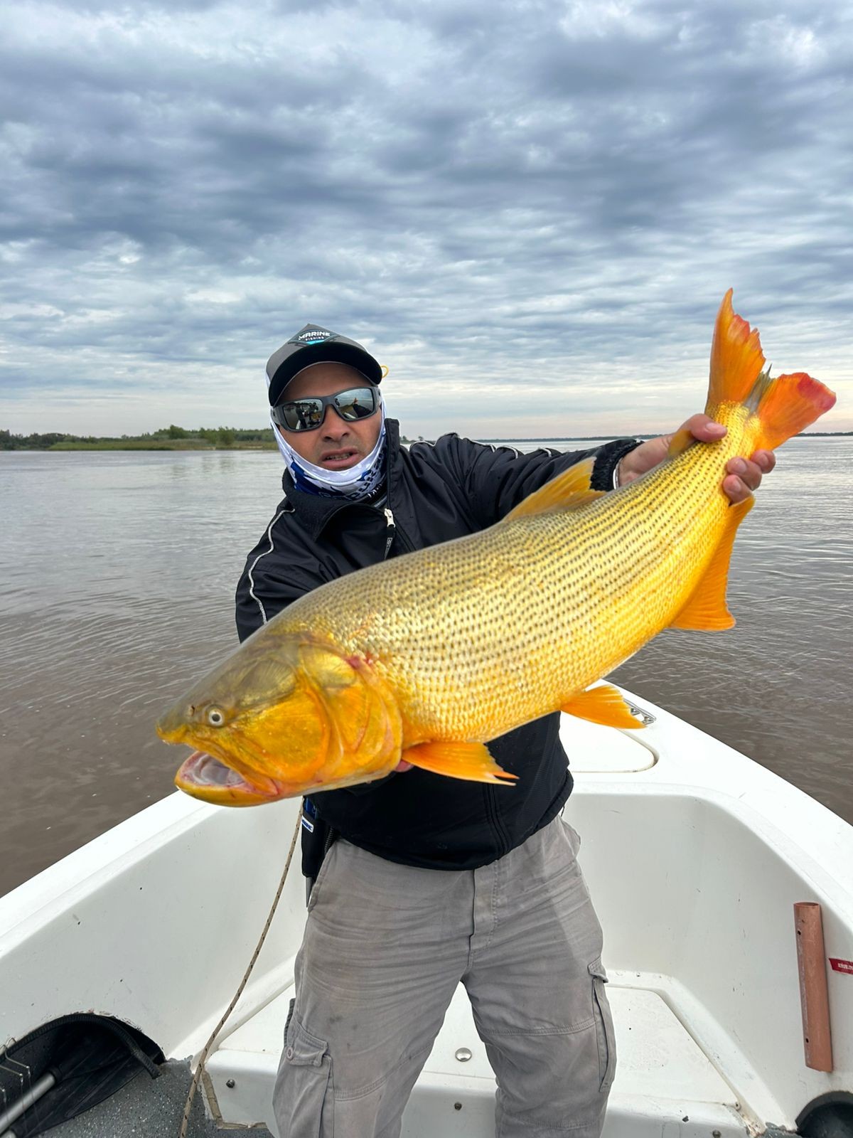 Pesca embarcada en Esquina Corrientes Don Pino III