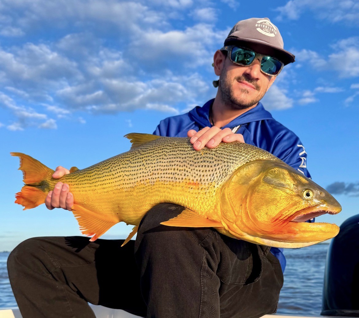 Pesca embarcada con Oscar San Nicolas de los Arroyos-Buenos Aires